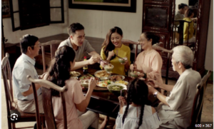 mơ thấy ăn cơm cùng gia đình