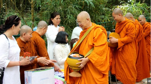 Mơ thấy sư thầy( thầy chùa) đánh con gì?